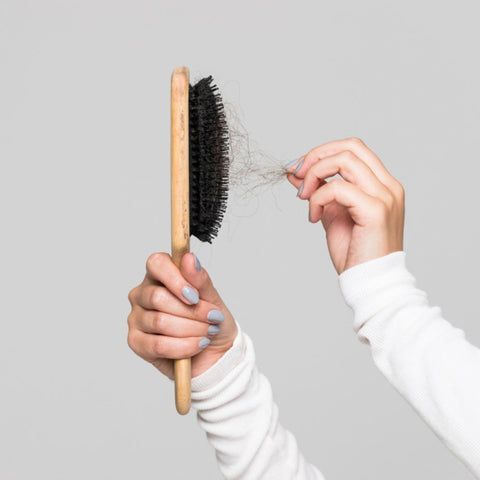Cómo elegir el mejor tratamiento anticaída para tu cabello