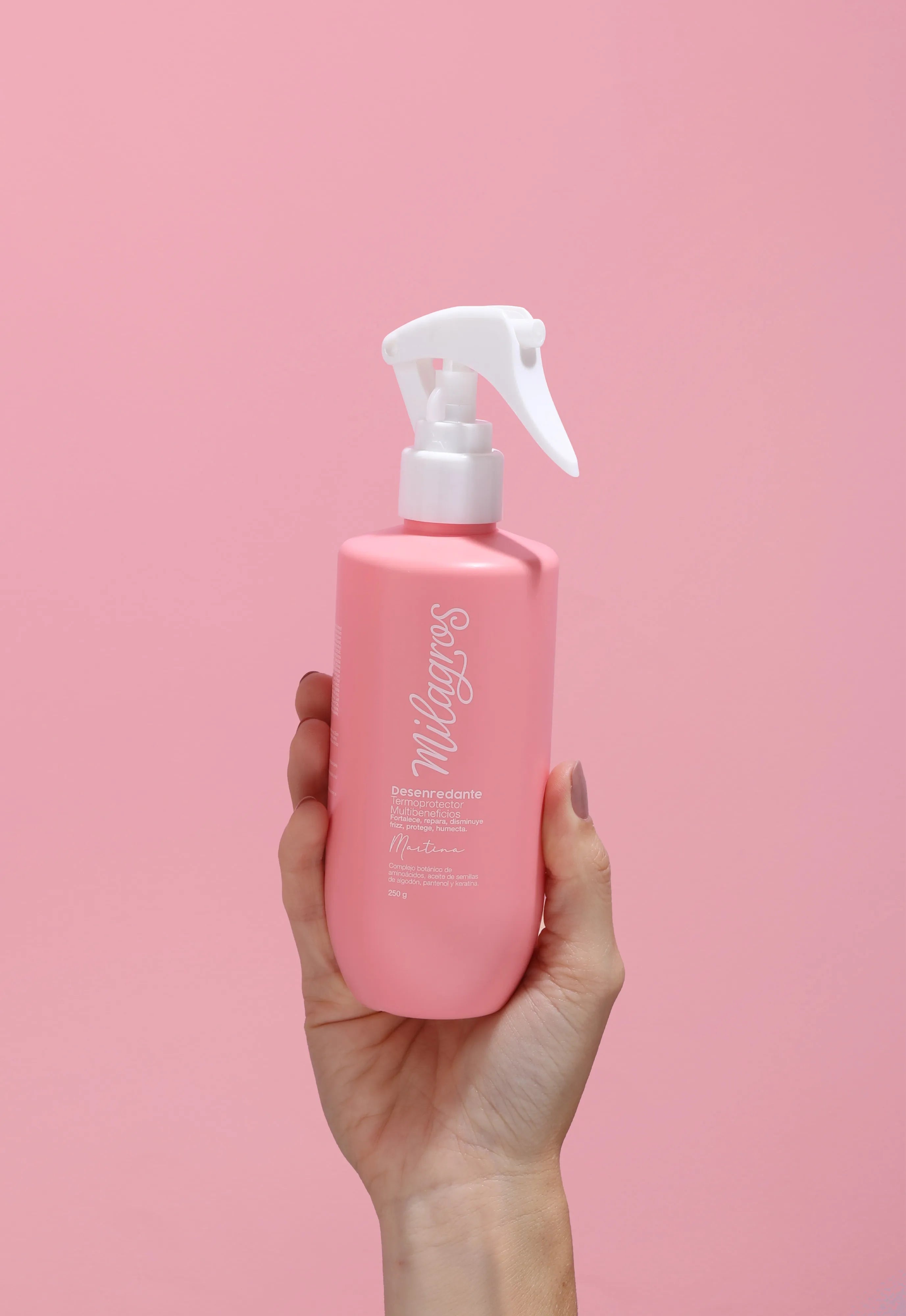 Desenredante y termoprotector para el cuida do del cabello y calor