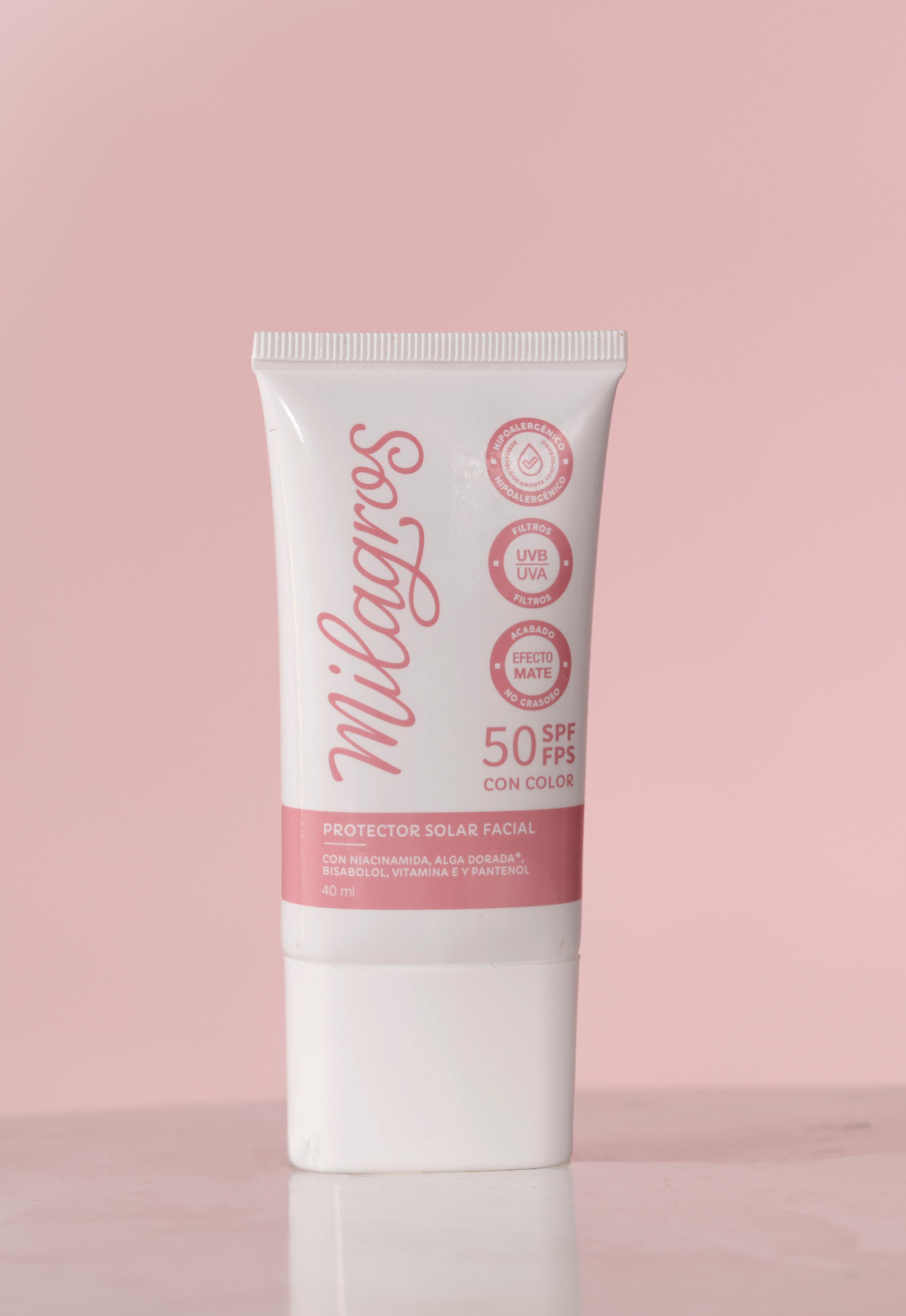 Bloqueador facial con color formulado con 50 spf