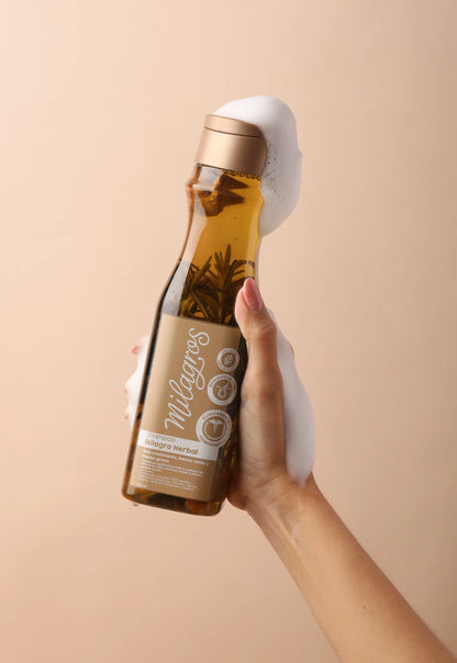 Shampoo con romero de Milagros, ideal para el fortalecimiento capilar y control de la grasa 